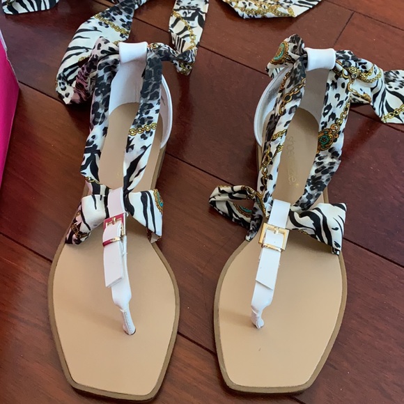 Flat Sandals, Snow Leopard, - Picture 2 of 4